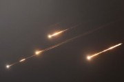 黑龙江伊朗以导弹齐射回应以色列的大规模袭击