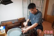 黑龙江成都“90后”小伙“十年磨一剑”：从爱好者到守艺人 传播中国文化
