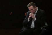 黑龙江特斯拉股价收涨超3%：特朗普无意沟通，马斯克父亲劝儿子低头